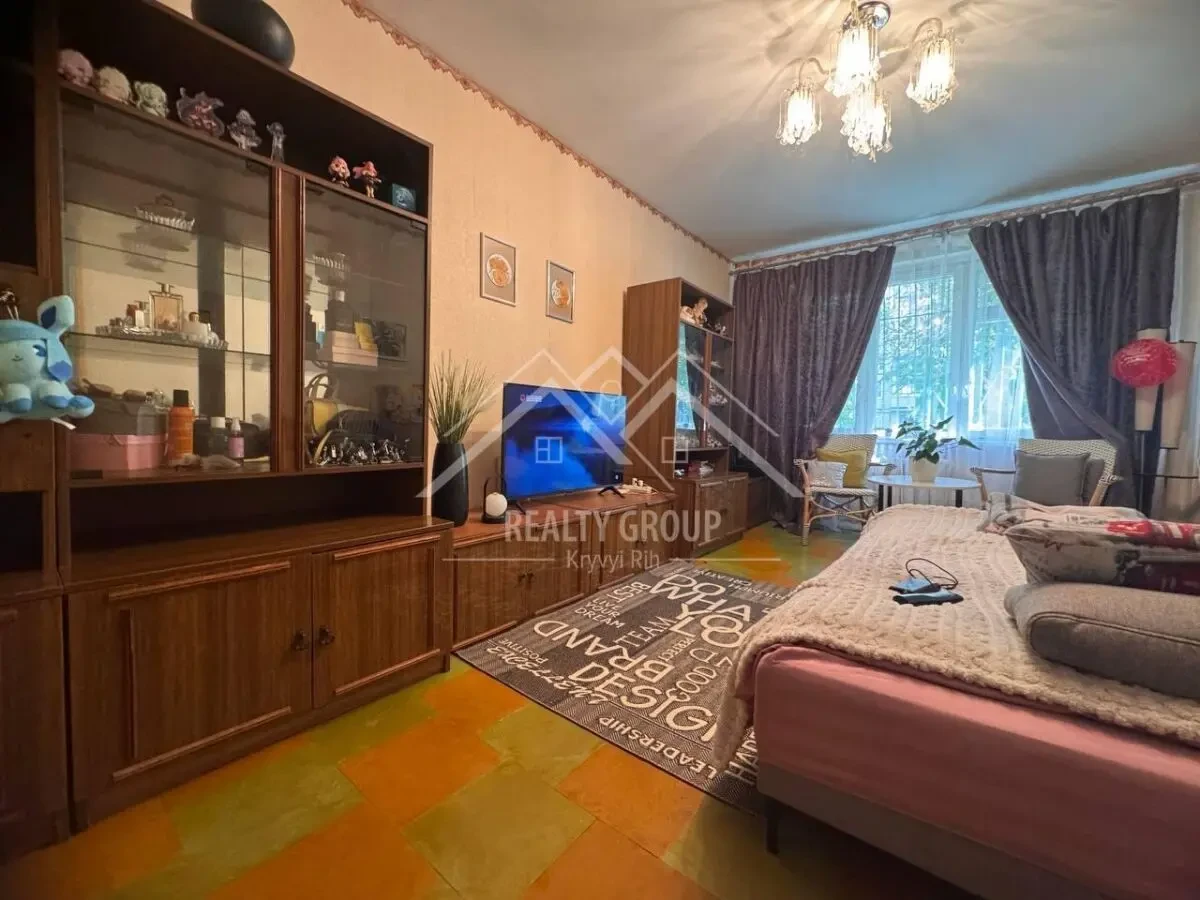 Продається світла та простора 3-к кв по вул. Співдружності 32 6