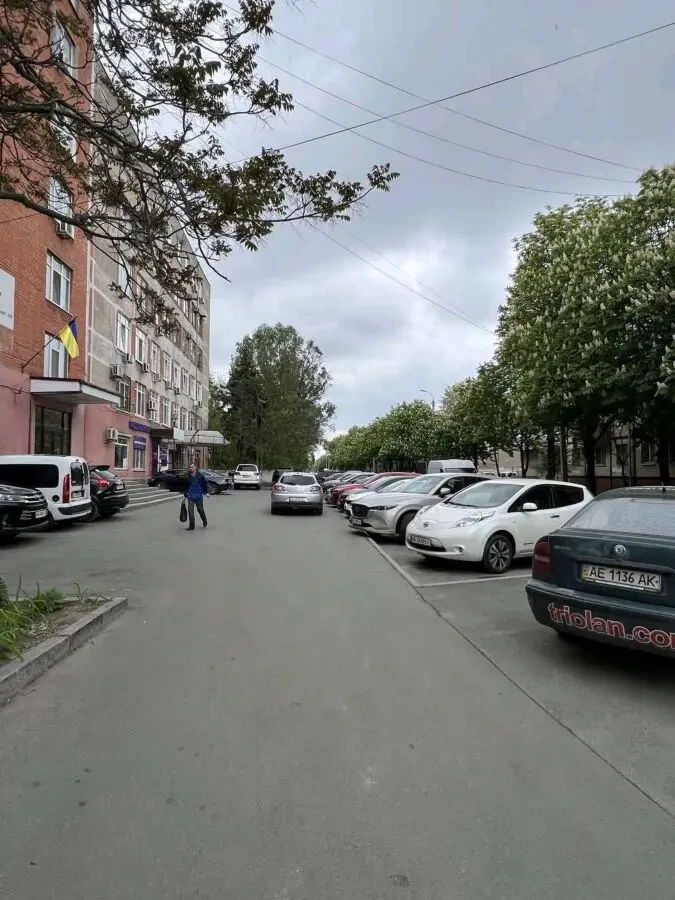 Продам просторную 2-х комнатную квартиру на Левом берегу 10