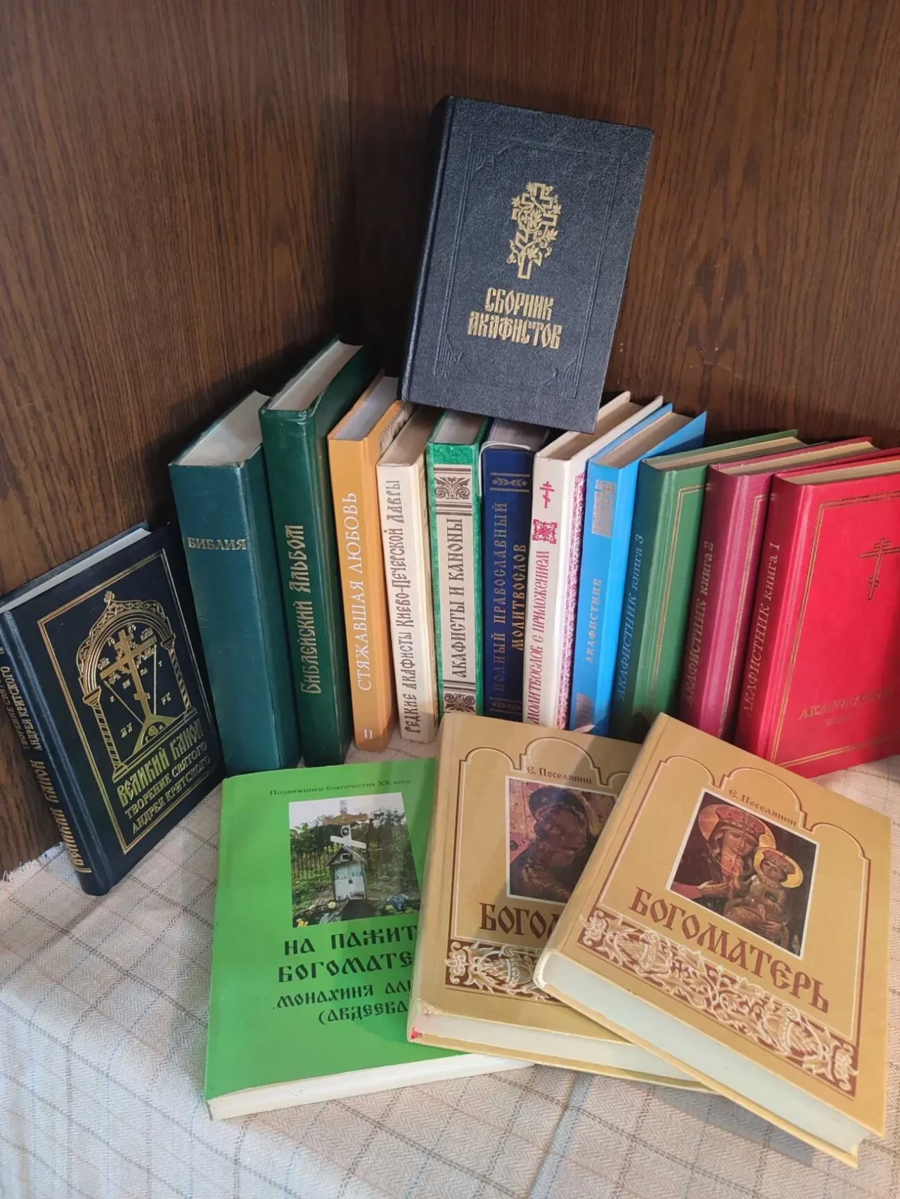 Ікони, Тлумачні біблії, ще різне пов'язане з релігією 4