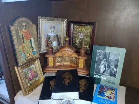 Ікони, Тлумачні біблії, ще різне пов'язане з релігією