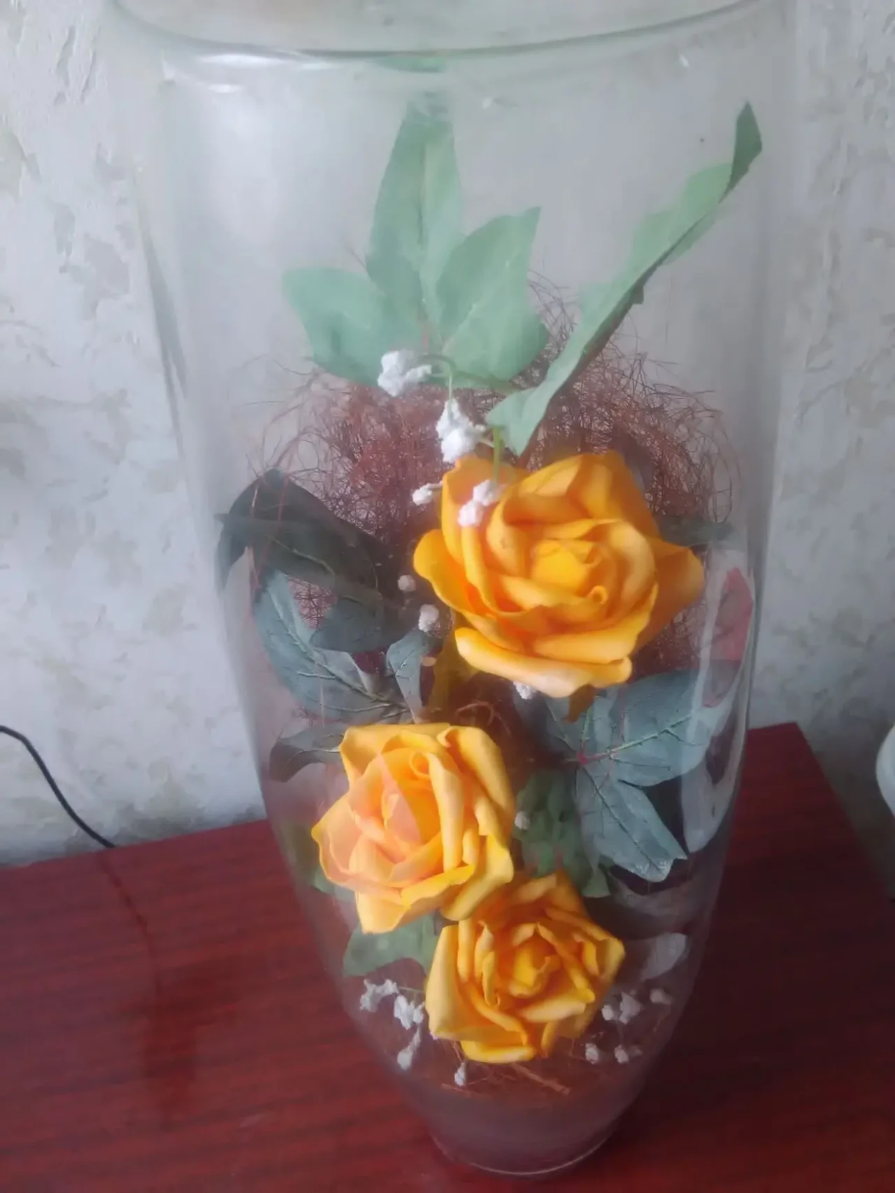 Ваза с икебаной из трех роз. 6