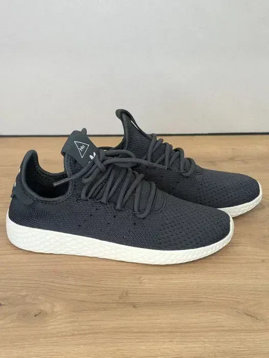 кросівки жіночі Adidas Originals x Pharrell Williams Tennis Hu (Нові)