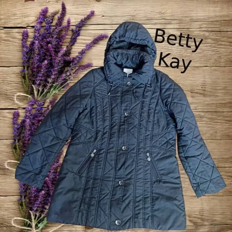 Betty Kay Демисезонное женское полупальто с капюшоном на 50 черное 2