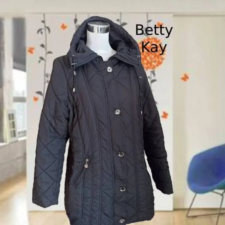 Betty Kay Демисезонное женское полупальто с капюшоном на 50 черное