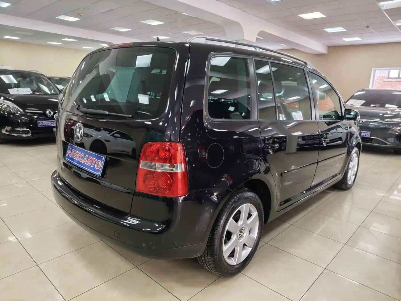 Volkswagen Touran 1.6МРі 8V 5МКПП 2006 р.в. (102 к.с.), 7 місць 6