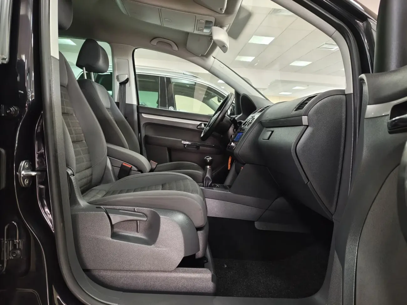Volkswagen Touran 1.6МРі 8V 5МКПП 2006 р.в. (102 к.с.), 7 місць 7
