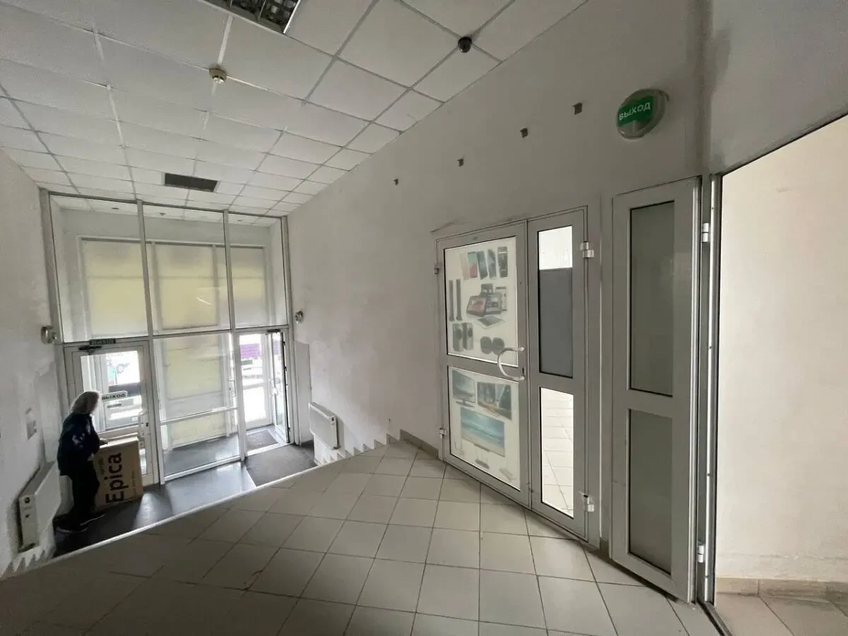 Сдам коммерческое помещение 35кв.м. - ул Майдан Озёрный, 3 (Боброва) ТЦ Озёрный 2