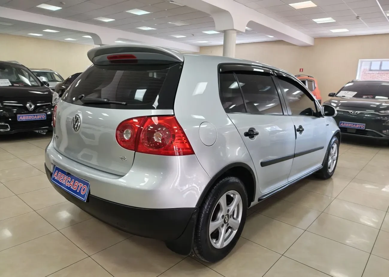 Volkswagen Golf V 1.6МРі 8V 5МКПП 2005 р.в. (102 к.с.) 4