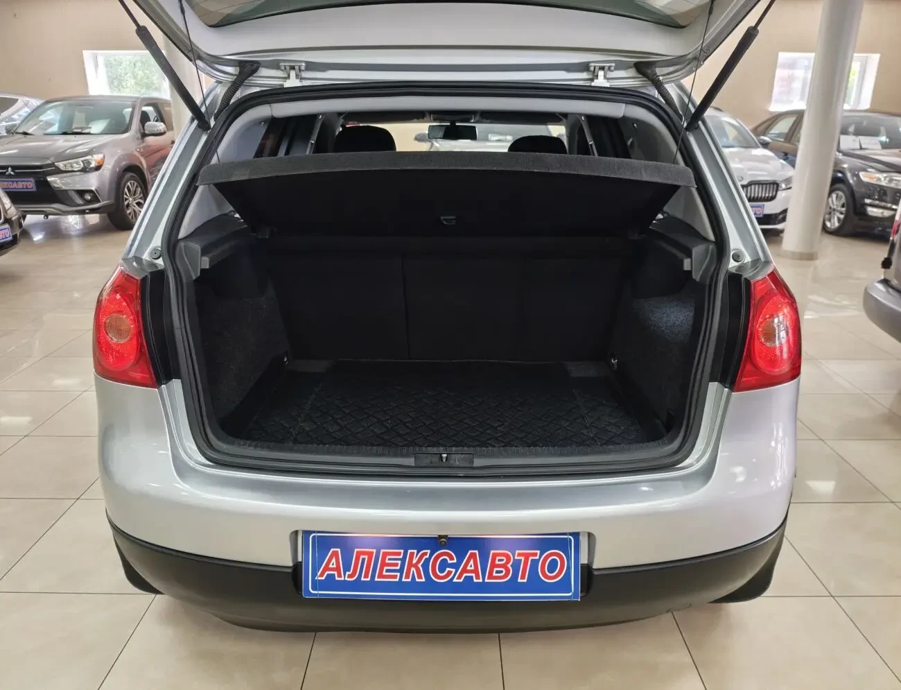 Volkswagen Golf V 1.6МРі 8V 5МКПП 2005 р.в. (102 к.с.) 3