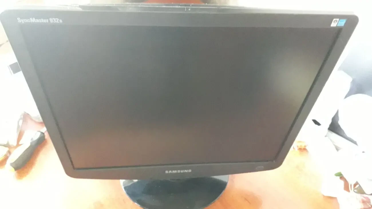 SAMSUNG SyncMaster 932B 2