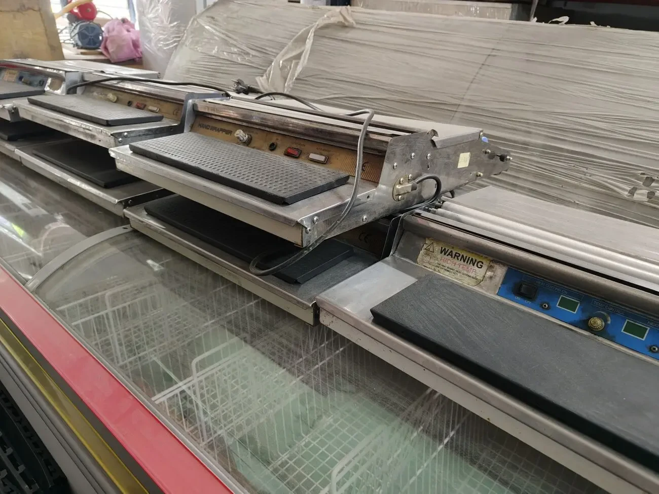 Гарячий пакувальний стіл Hand Wrapper 450 бу, гарячі столи бу, пакувальний стіл бу