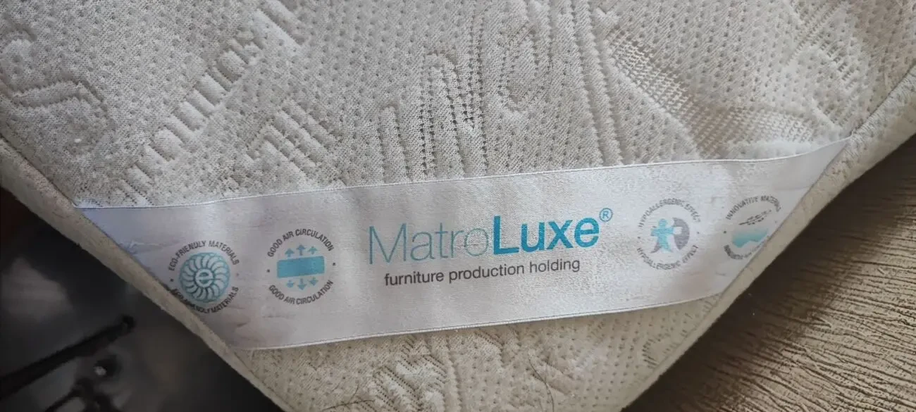 Продам двохспальне ліжко з ортопедичним матрацом 3