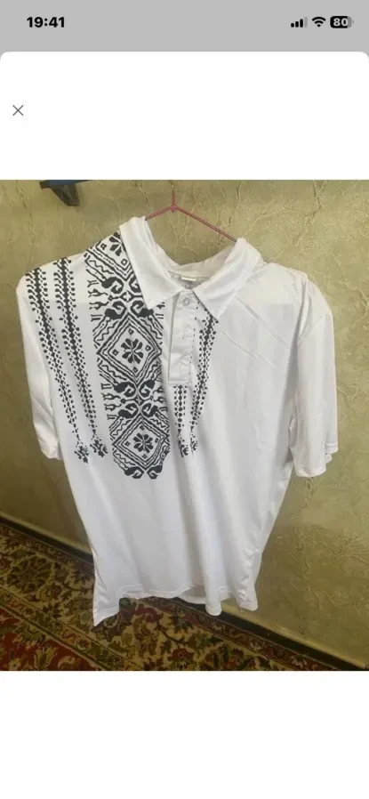 Біле чоловіче поло