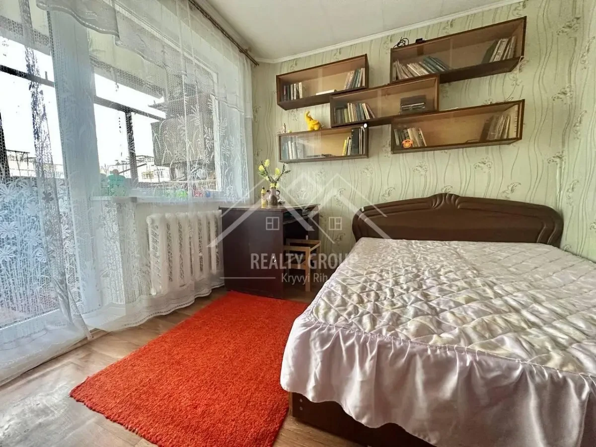 Продаж 3-кімнатної квартири з 2 лоджіями на Космонавтів 4