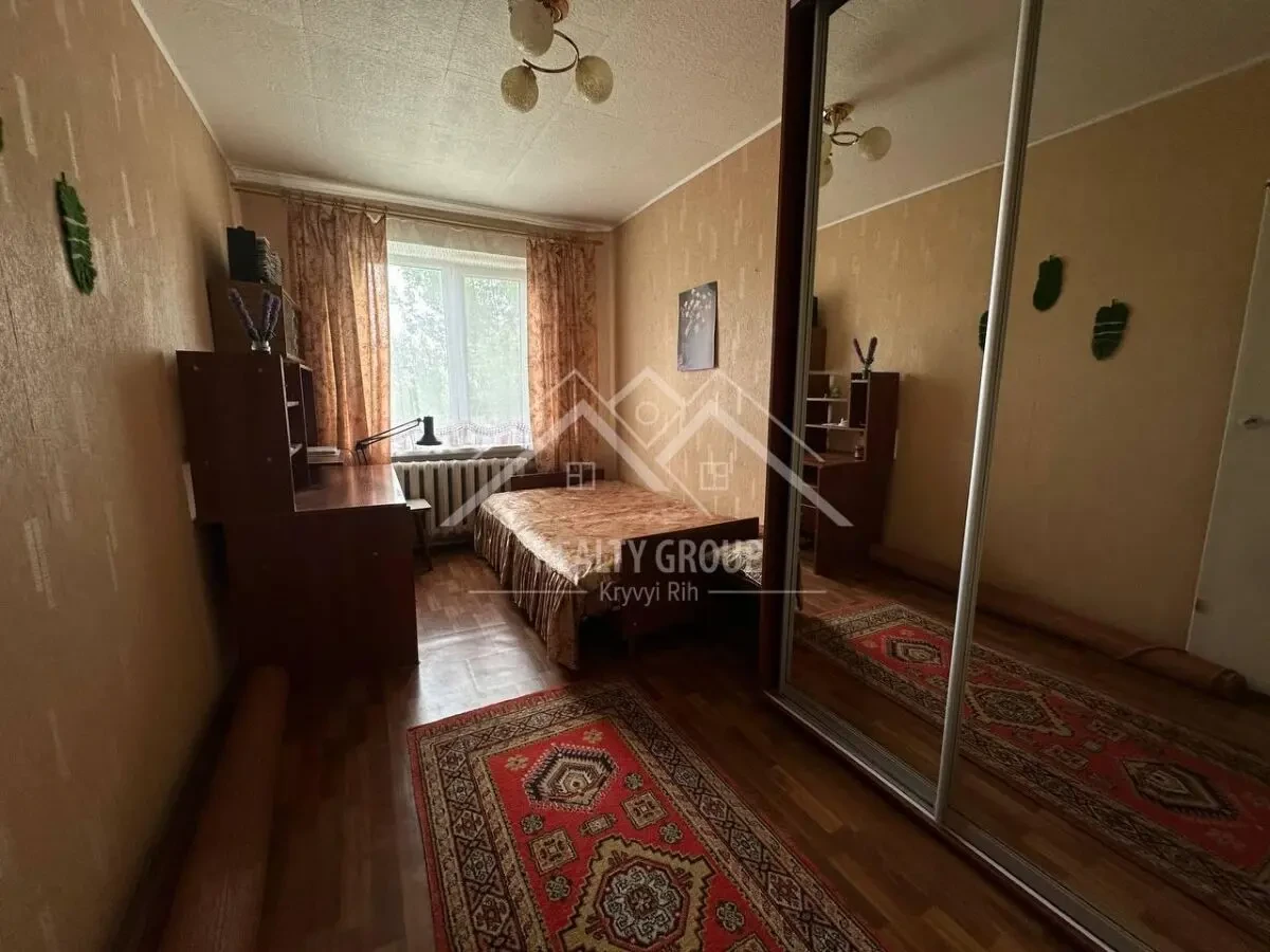 Продаж 3-кімнатної квартири з 2 лоджіями на Космонавтів 5