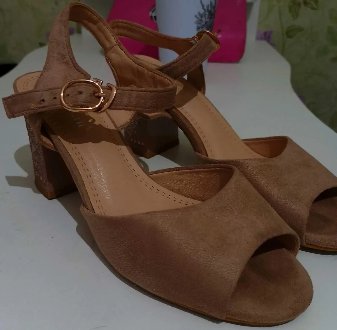 Продам Босоніжки на каблуку 3