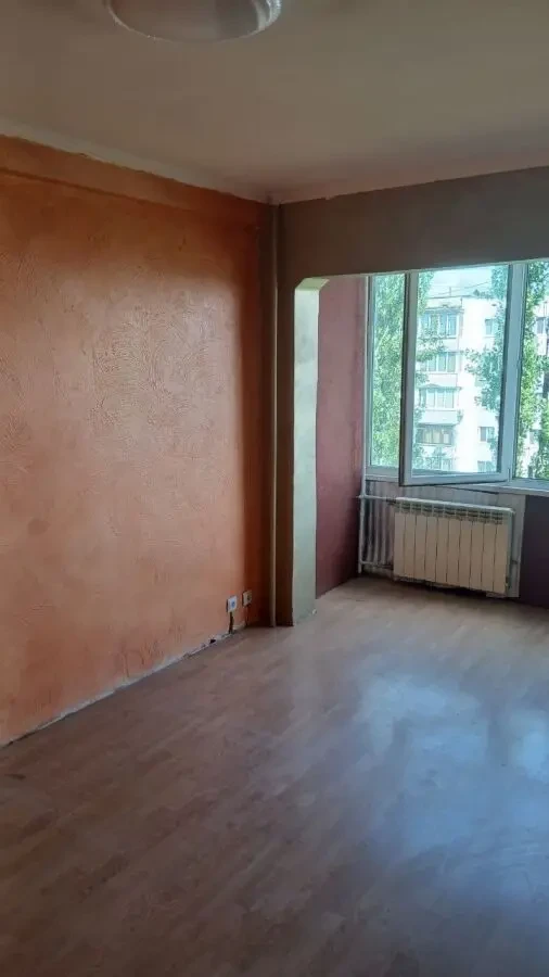 Продам 3-кімнатну Лісовий масив 2