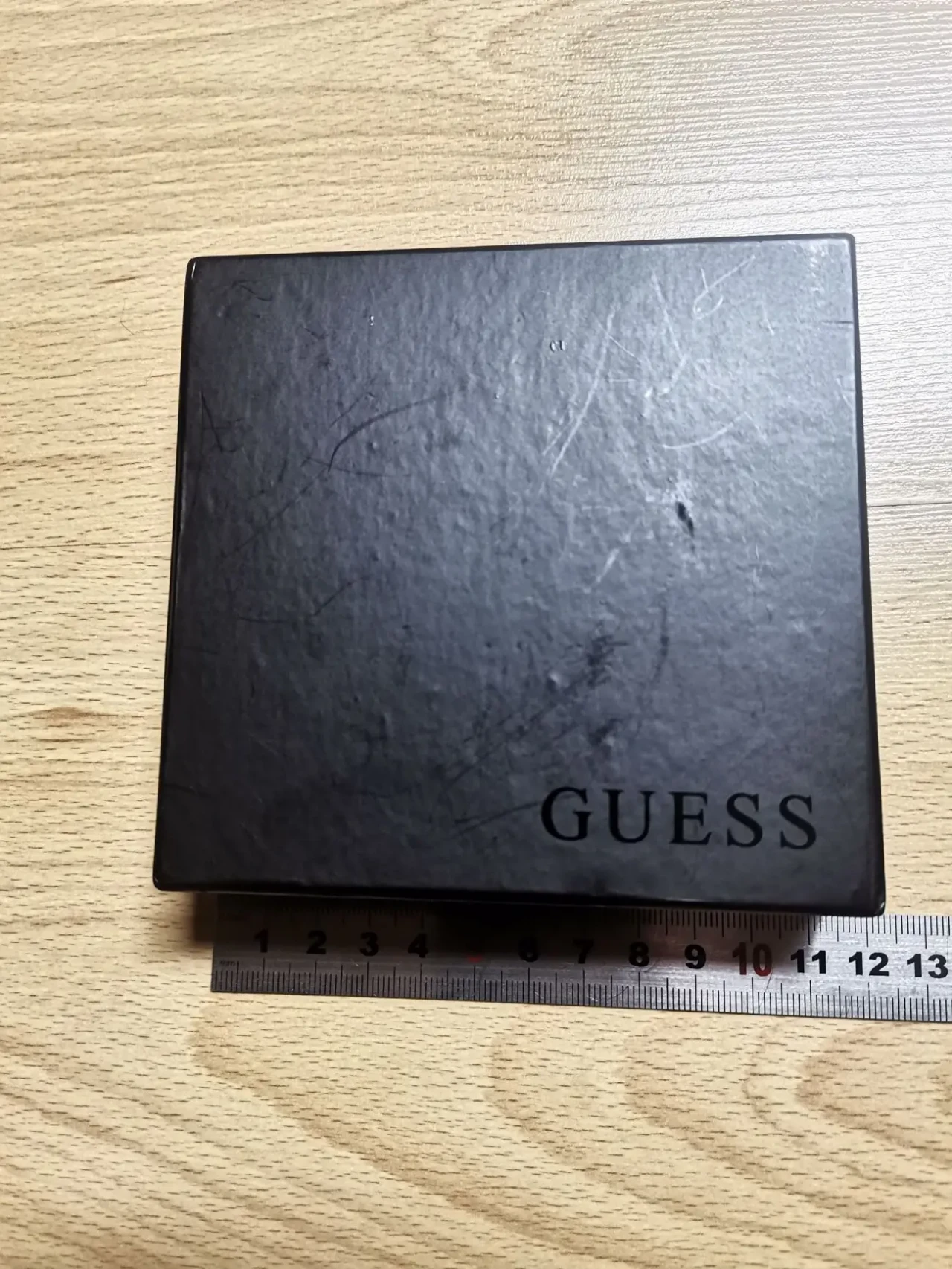 Коробка подарункова Guess