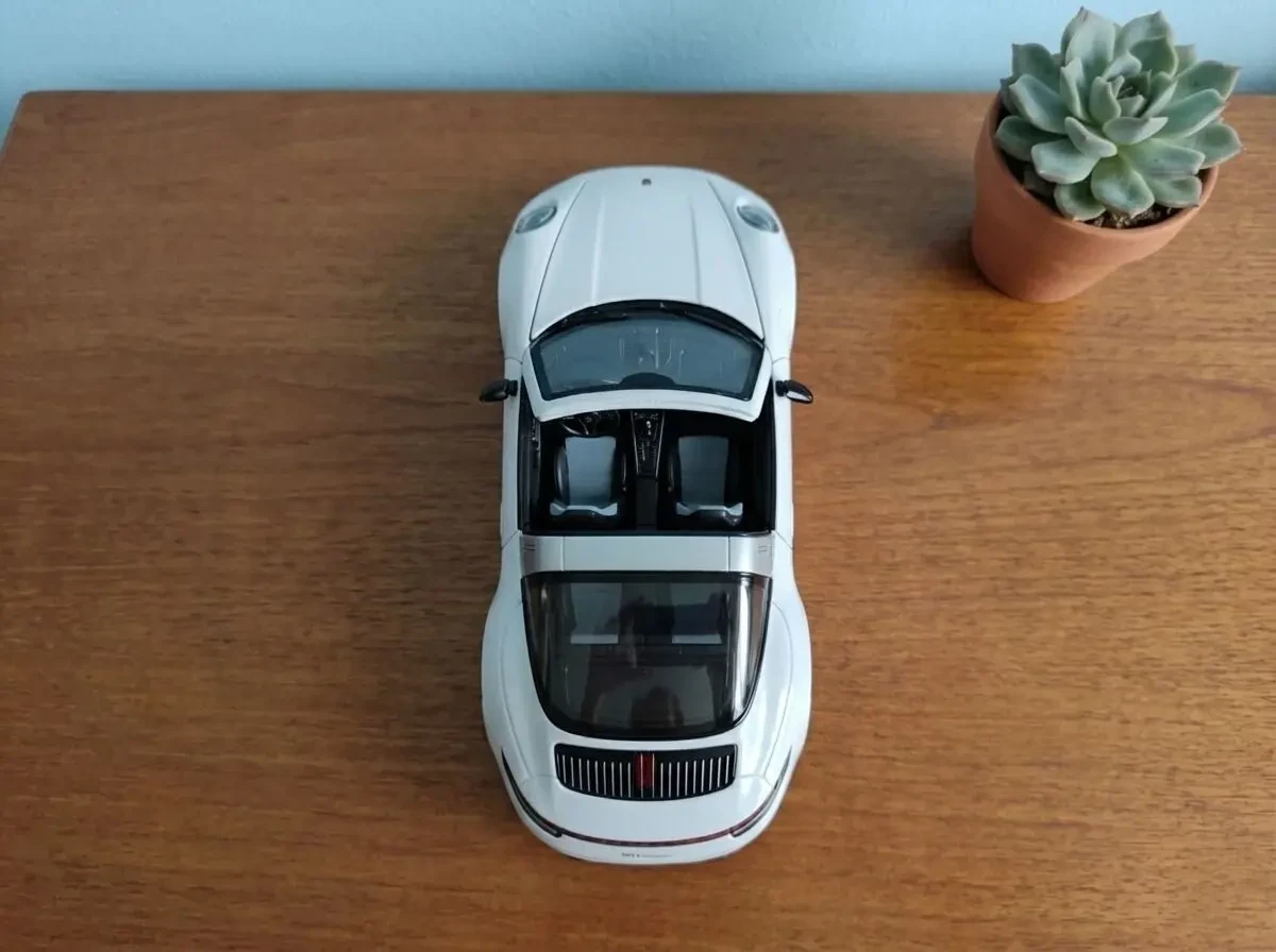 Колекційна металева модель Porsche 911 Targa у масштабі 1 32 3