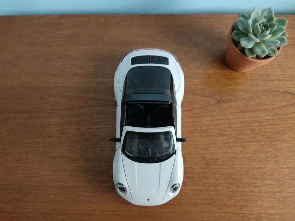 Колекційна металева модель Porsche 911 Targa у масштабі 1 32 4