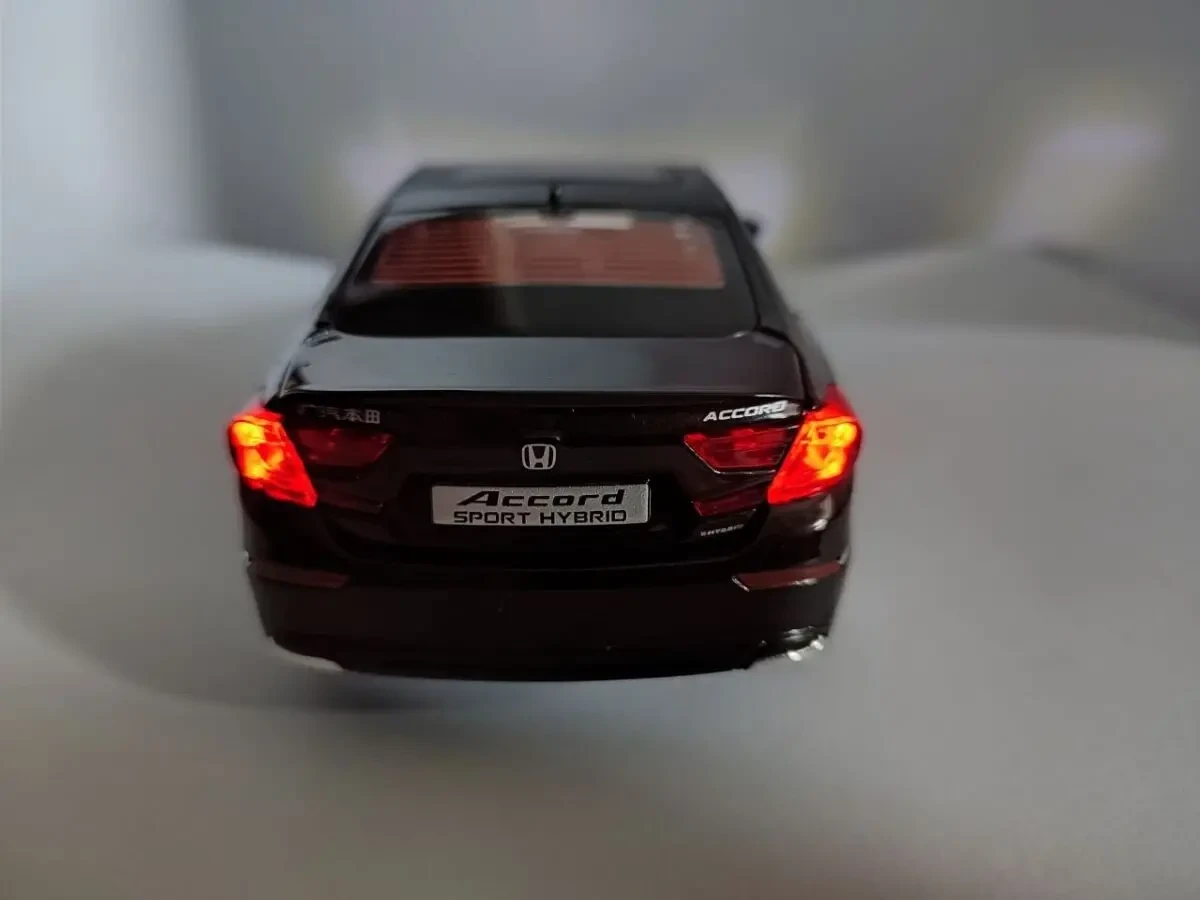 Колекційна металева модель Honda Accord у масштабі 1 24 4