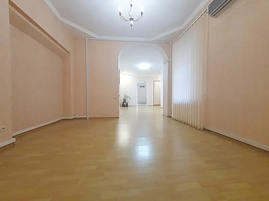 Аренда офиса 140 м2, Руставели 34, Центр, м Дворец Спорта, Бессарабка 2