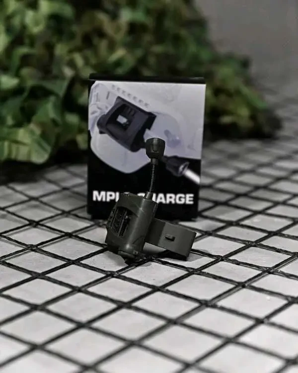 Тактичний ліхтарик на шолом із кріпленням MPLS CHARGE олива 2