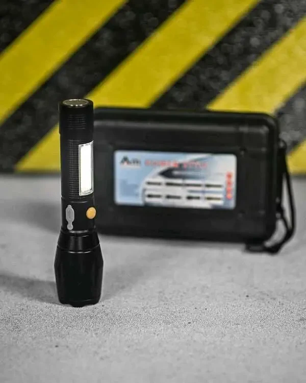 ліхтарик ручний двосторонній на магніті 2