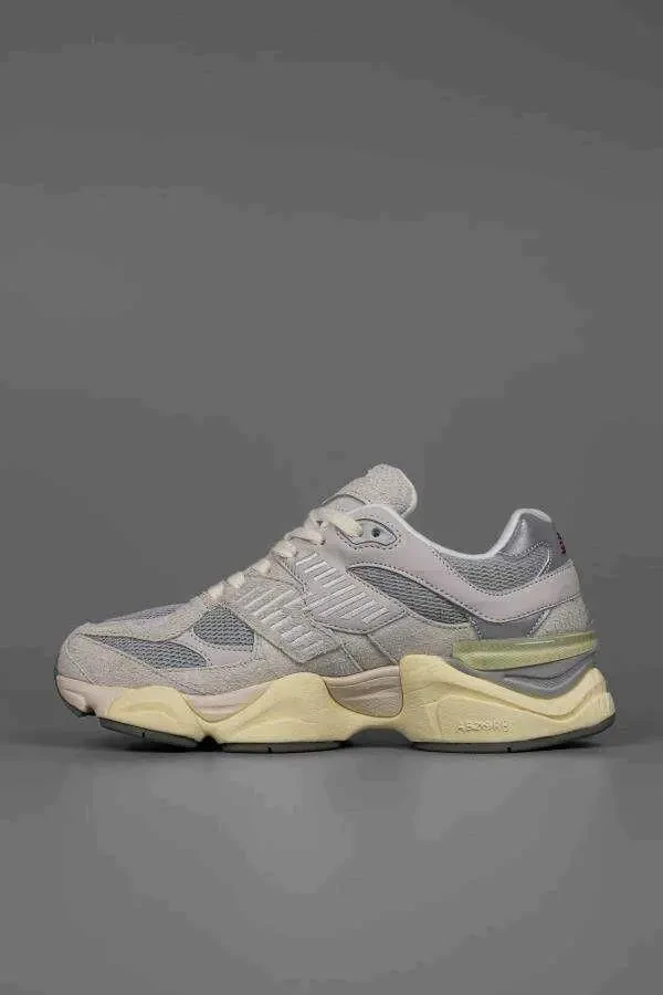 Жіночі кросівки New Balance 4
