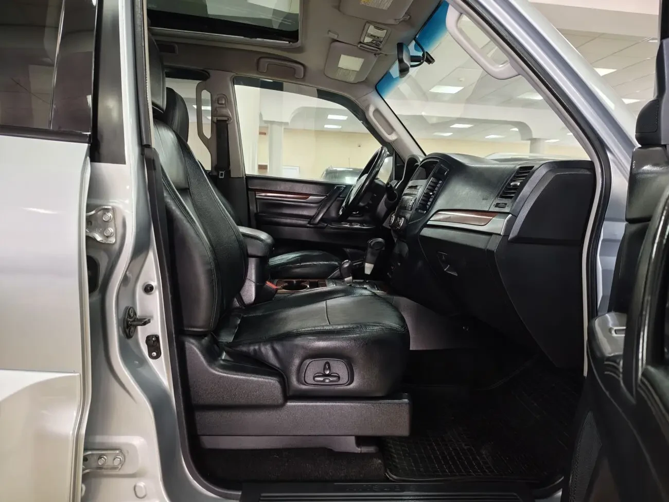 Mitsubishi Pajero 4WD 3.2 Di-DC 16V 5АКПП 2008 р.в. (165 к.с.) 6
