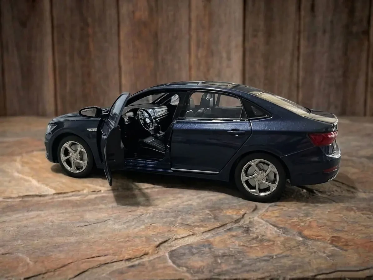 Колекційна металева модель Volkswagen Passat у масштабі 1 24 6