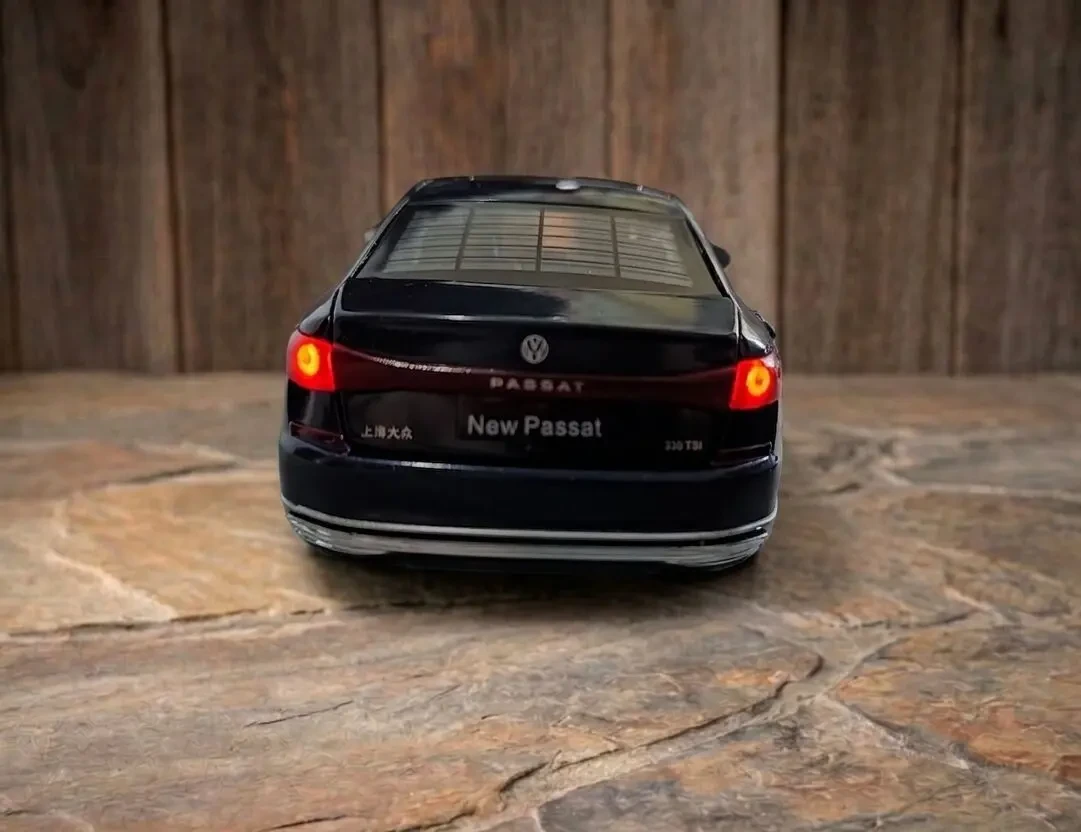 Колекційна металева модель Volkswagen Passat у масштабі 1 24 5
