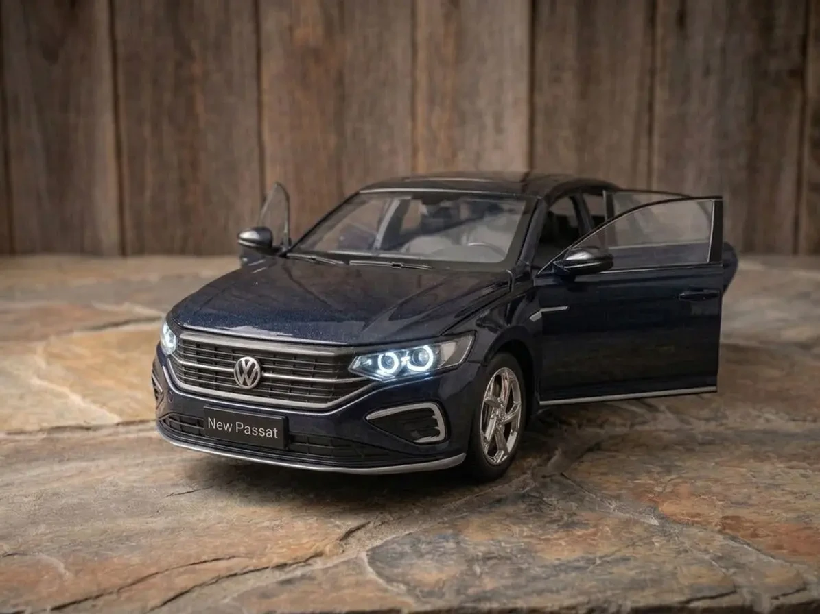 Колекційна металева модель Volkswagen Passat у масштабі 1 24 4