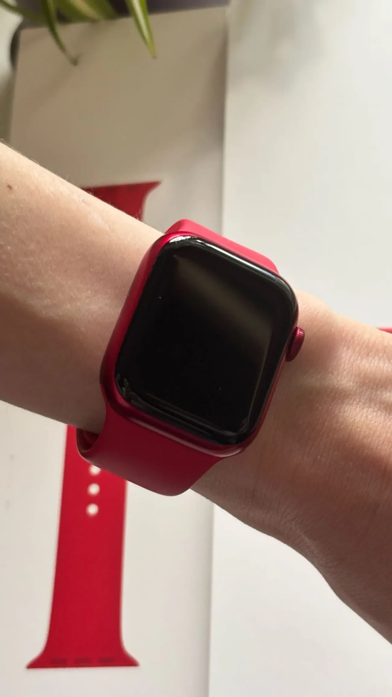 Apple Watch 7 41 mm Red 4