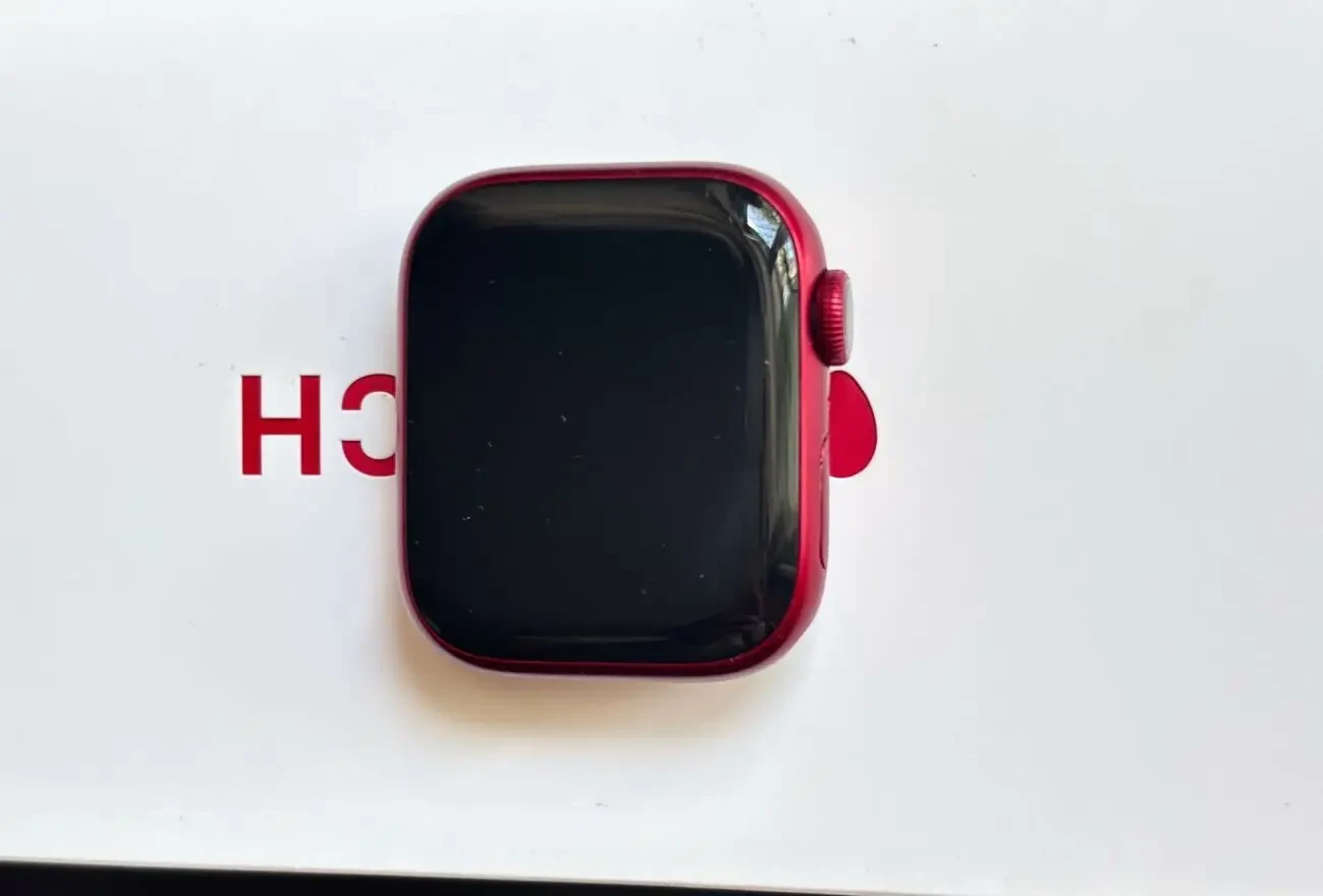 Apple Watch 7 41 mm Red 3