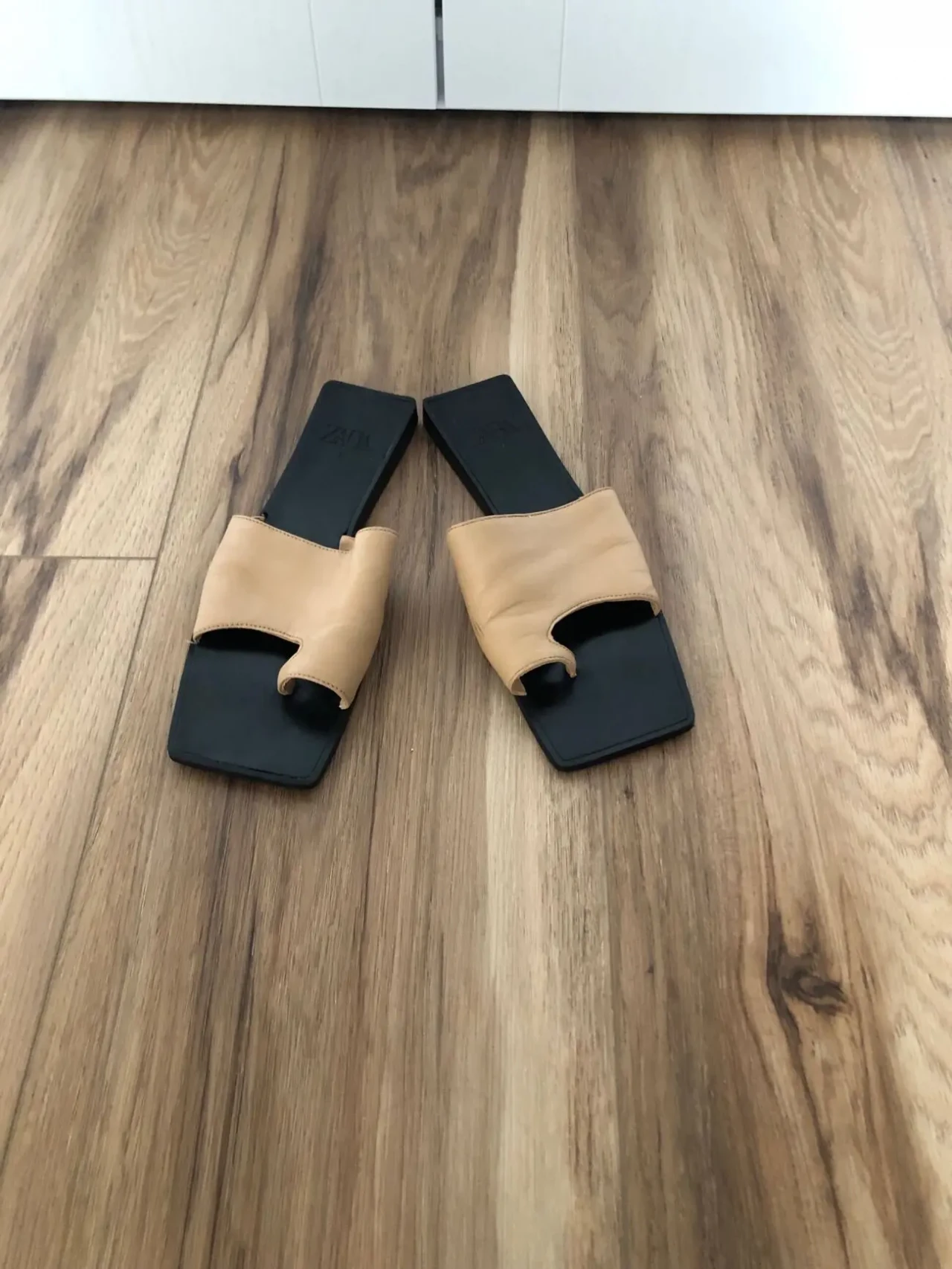 шльопанці Zara