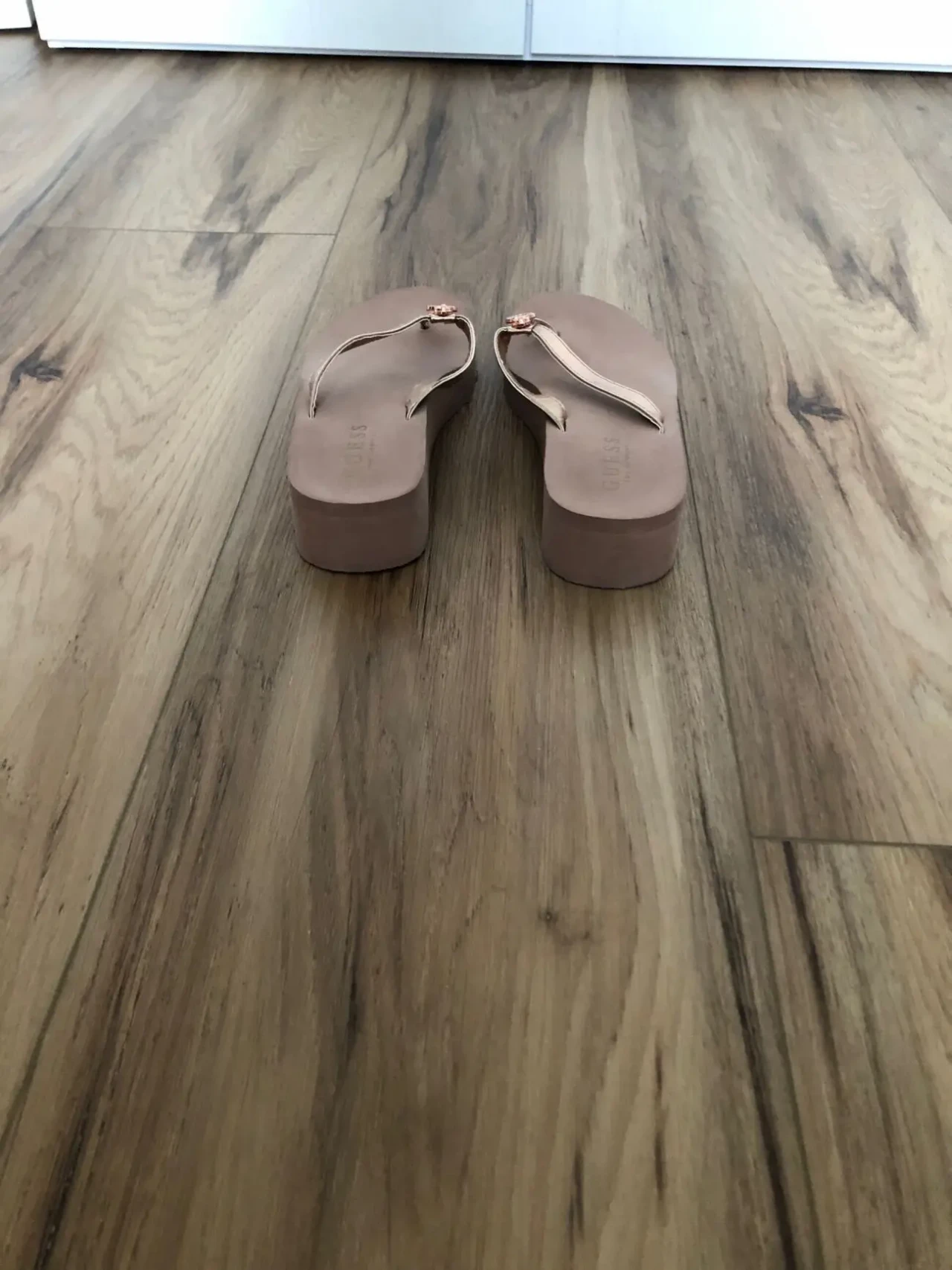 шльопанці Guess 6