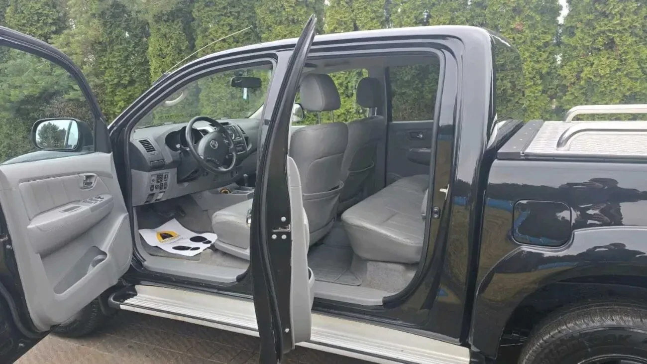 пікап Toyota Hilux 5