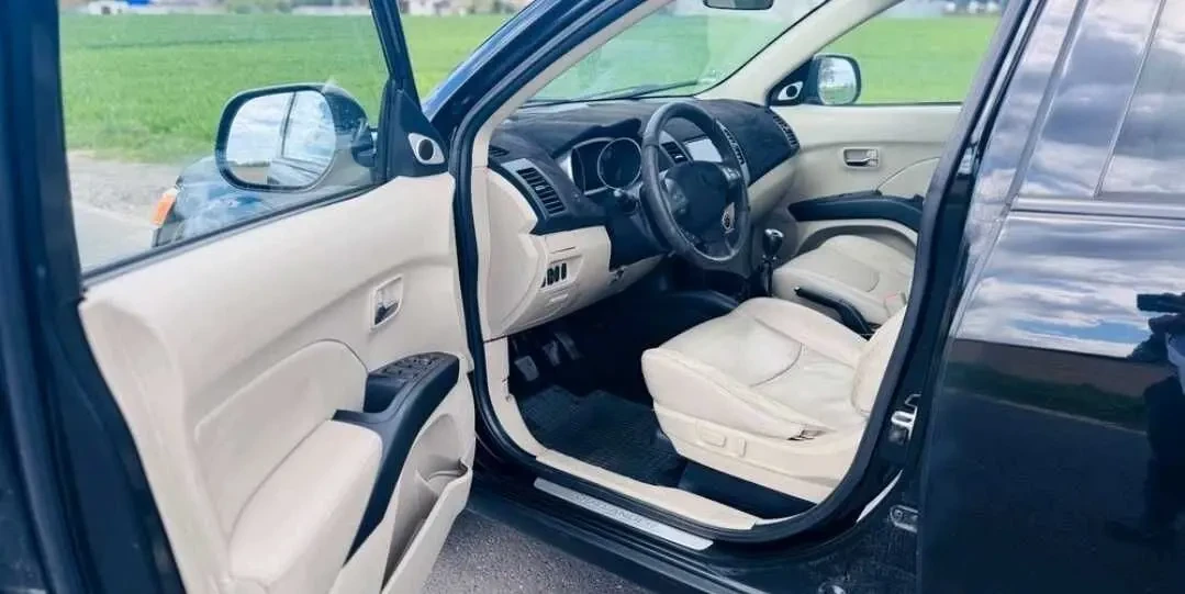 Mitsubishi Outlander 7