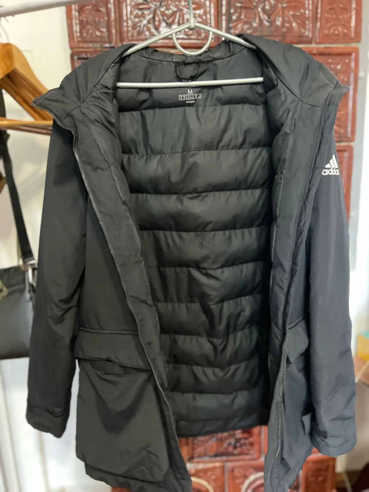 Продаж зимової чоловічої куртки Adidas. 2