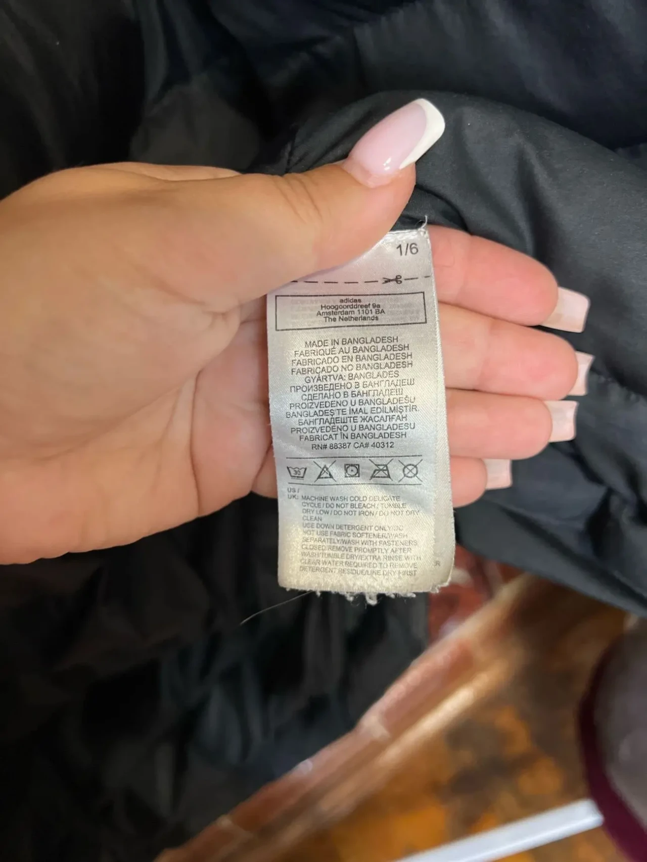 Продаж зимової чоловічої куртки Adidas. 5