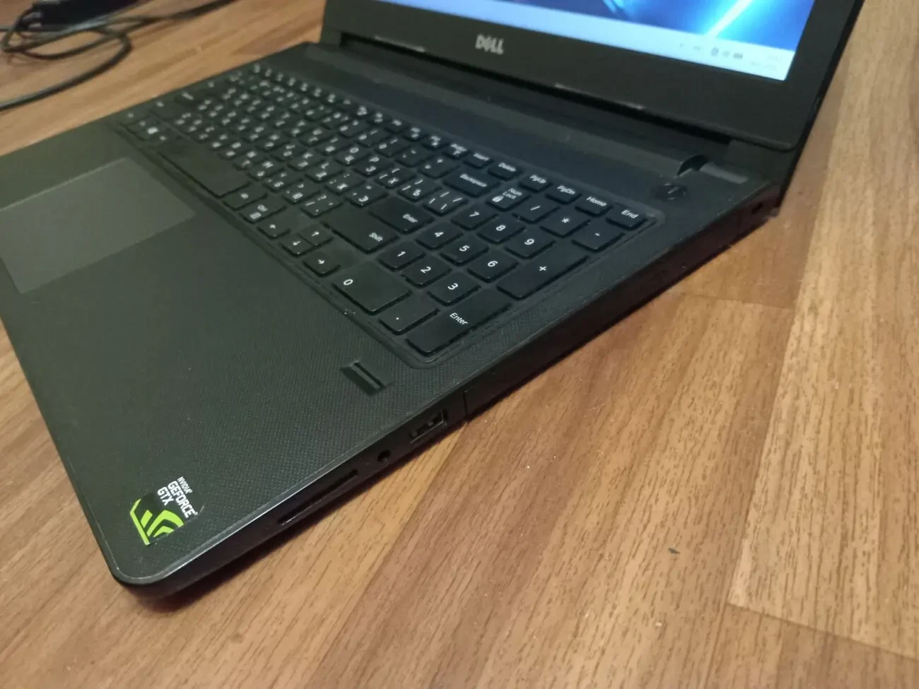 Игровой Видео GTX 1050 (4 ГБ) Core i5 7200U / DELL 15 7