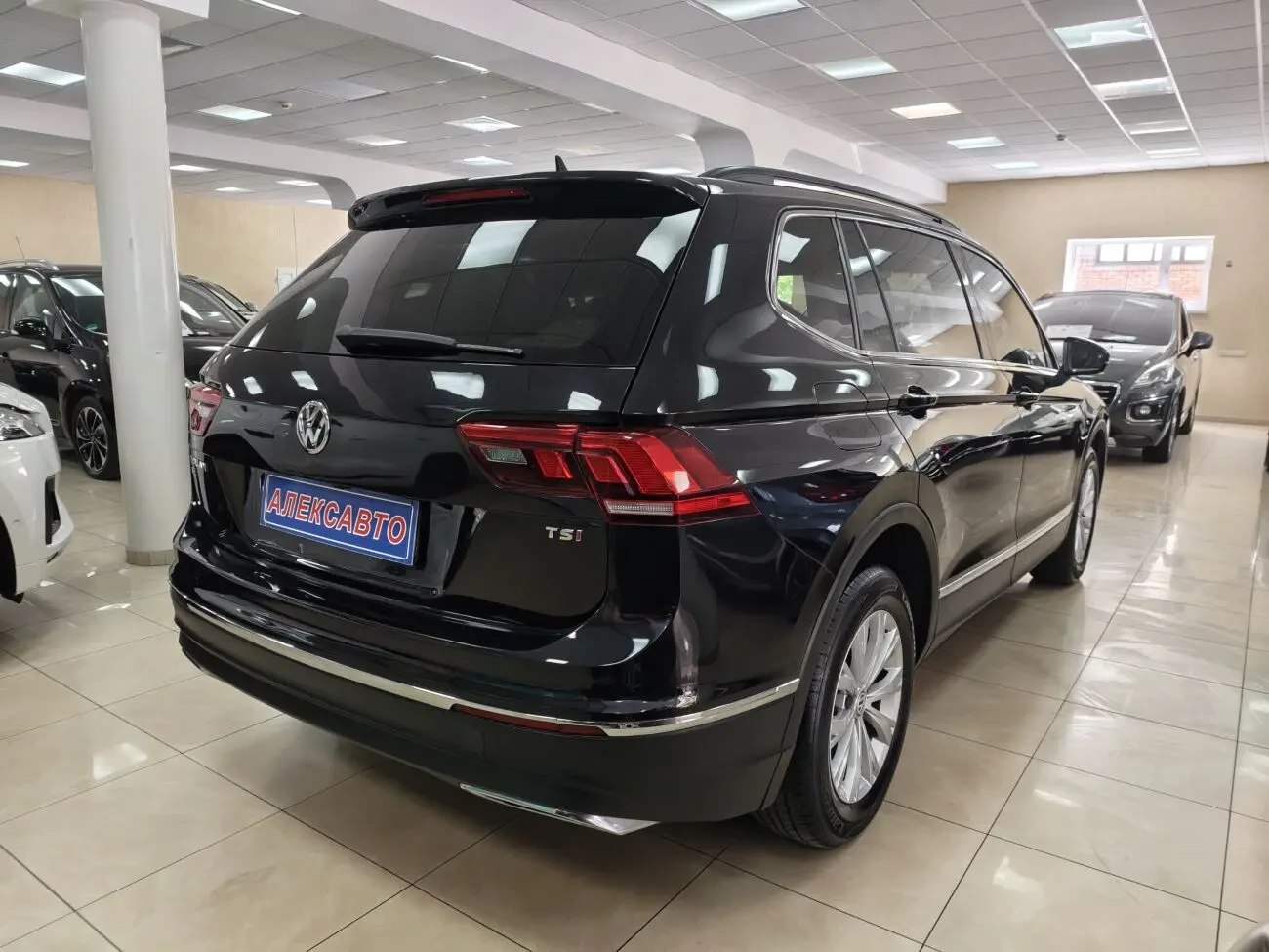 Volkswagen Tiguan 2.0TSI 16V 8АКПП 2017 р.в. (184 к.с.) 7 місць 6
