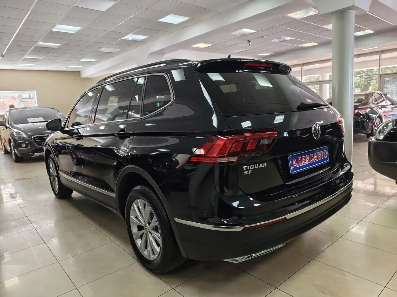 Volkswagen Tiguan 2.0TSI 16V 8АКПП 2017 р.в. (184 к.с.) 7 місць 4