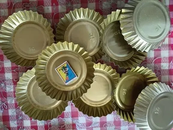 Форми Формочки НОВІ для випікання випічки пирогів, піци, заливного ,твердий метал жовтий, 9 штук.
