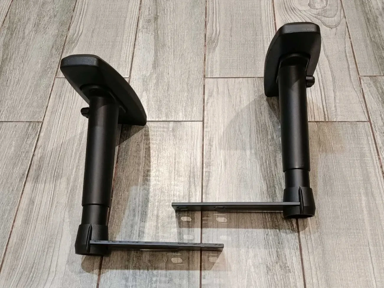 Подлокотники Dxracer телескопические для геймерского кресла.