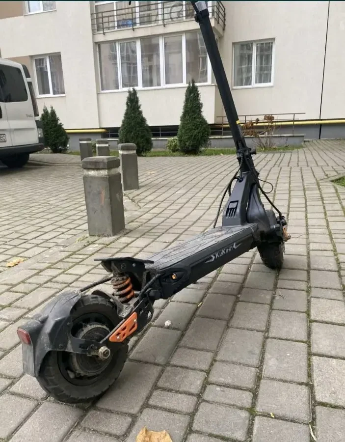 Продам терміново електросамокат в гарному стані ціна 5000грн 5