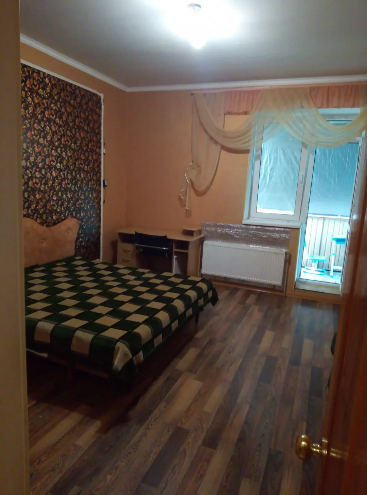 Крупногабаритная трёхкомнатная квартира в центре 4