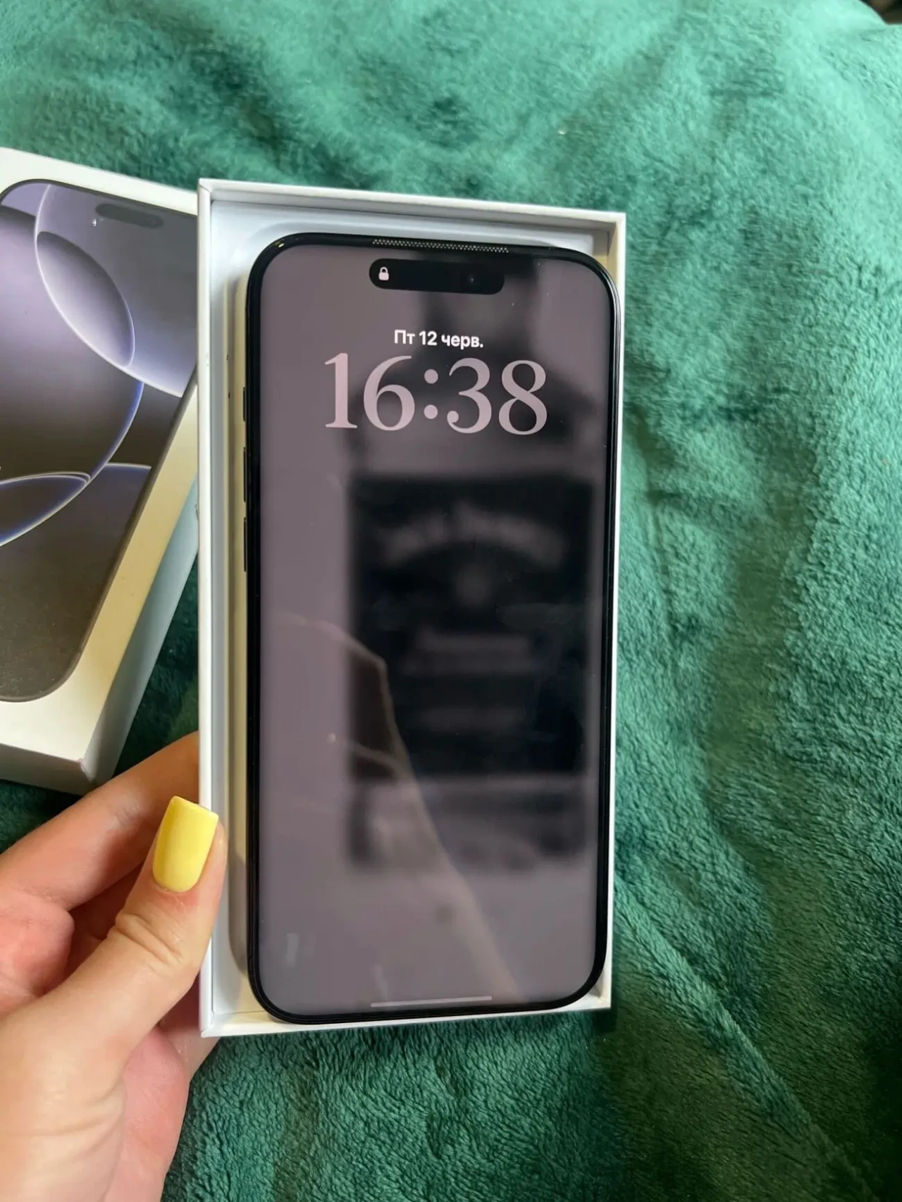 iPhone 16 pro max 2