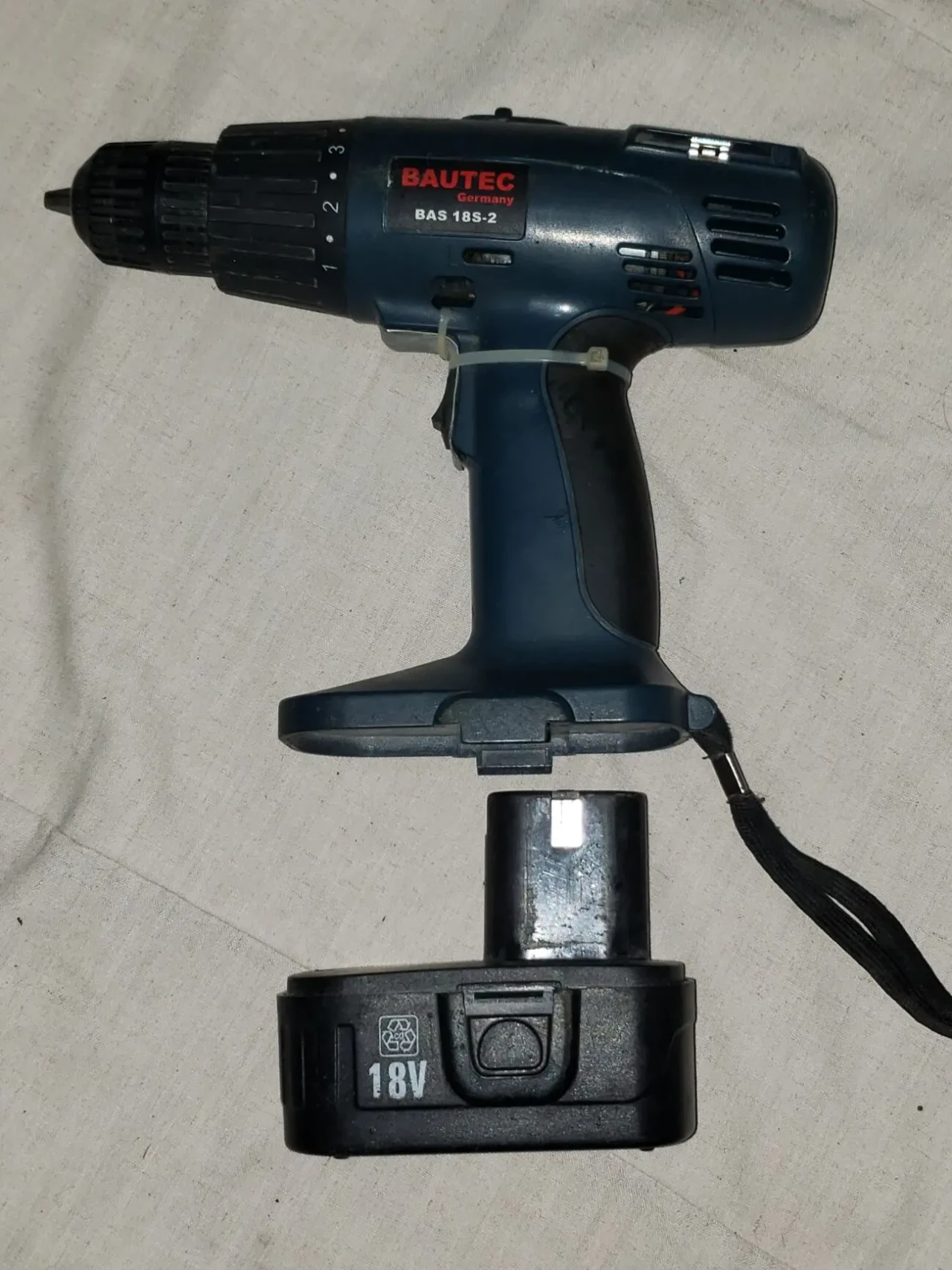 Шуруповёрт Bautec BAS 18S-2 с кейсом.